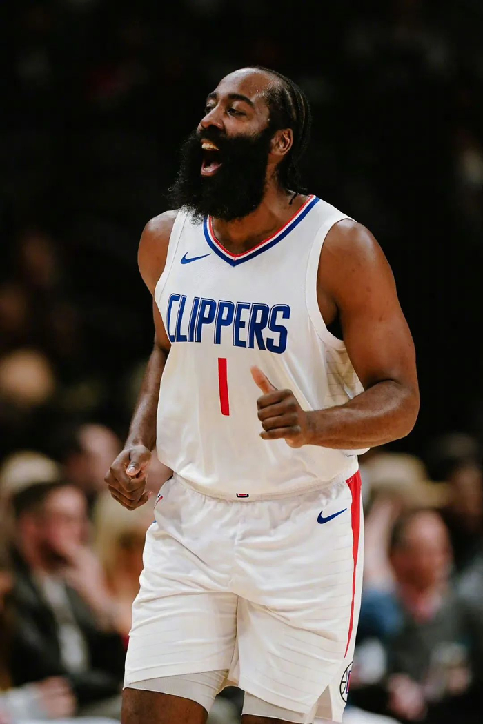 B席达成欧冠百场里程碑，成葡萄牙球员第四人（B席欧冠百场达成，跻身葡萄牙第4人）