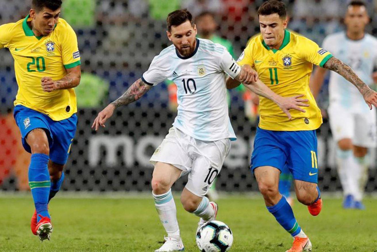 池忠国迎国安生涯200场里程碑，赛前热身获赠纪念球衣（赛前热身获赠纪念球衣，池忠国迎来国安生涯第200场里程碑）