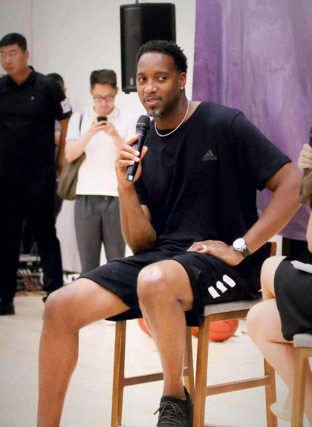 斯波谈约维奇伤退：我简直不敢相信他当时居然还能笑得出来（斯波谈约维奇因伤离场：他当时还能笑，真让我难以置信）