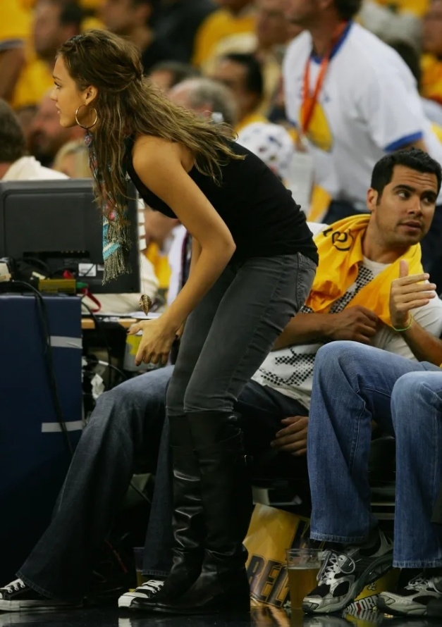 阿莫林：执教曼联一年后我有所改变，我需要根据比赛进行调整（阿莫林：执教曼联满一年有所变化，需视比赛情况作出调整）