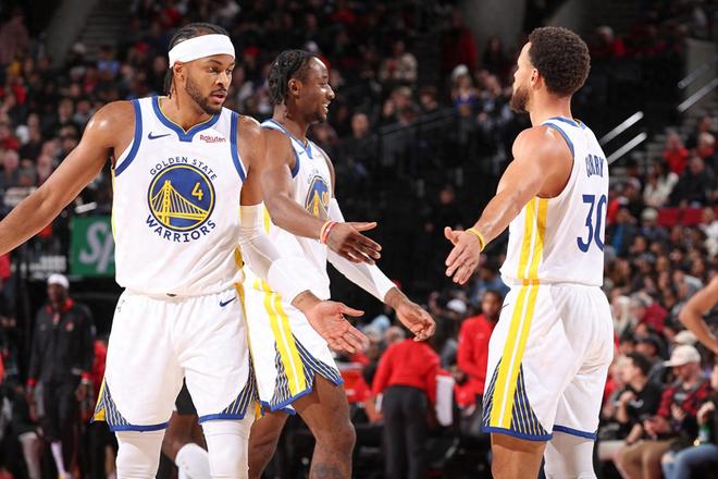 国王vs热火前瞻：拉文PK阿德巴约，谁能率队结束连败？（国王大战热火前瞻：拉文对决阿德巴约，谁能带队终结连败？）