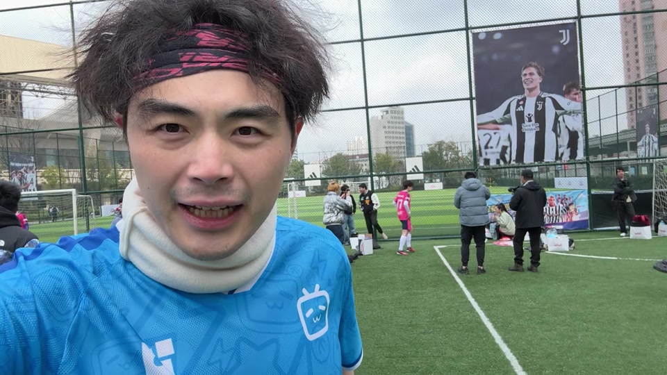 米体：法国电视台取消转播年轻人vs里尔，因前者胸前广告违规（米体：因年轻人胸前广告违规，法国电视台叫停其与里尔之战转播）