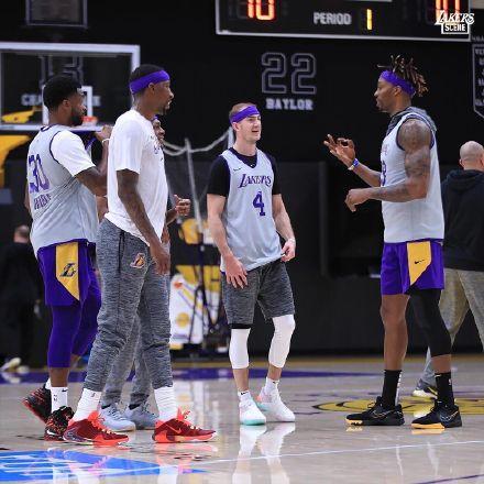 怀特成绿军队史首位砍30+4+4+4，外加9记三分的球员（怀特缔造绿军史上首例：单场30+4+4+4并命中9记三分）