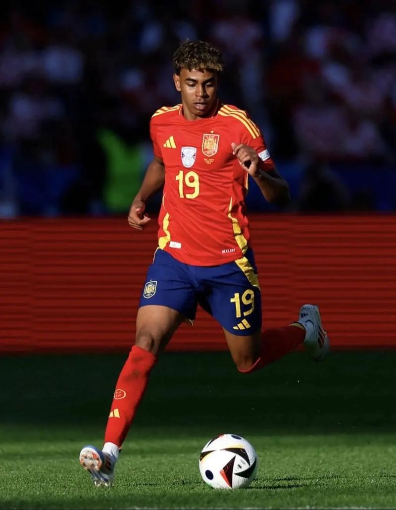 官方：赵博和王国明共同当选中超9／10月最佳守门员（中超9／10月最佳门将出炉：赵博、王国明共同当选）