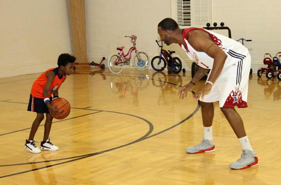 罗伊斯重返多特主场，俱乐部官方社媒发文欢迎（多特官方社媒发文：欢迎罗伊斯回归主场）